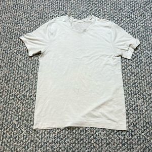 LULULEMON MENS GRAY T SHIRT SIZE MEDIUM